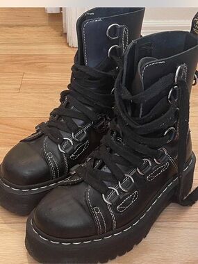 Dr. Martens Jadon XL Platform